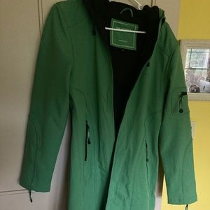 NWOT Scandinavian designer Ilse Jacobsen green hooded raincoat, sz 38 Euro (M)